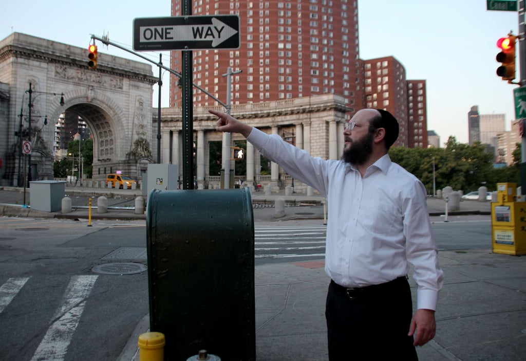 Jeden Donnerstagmorgen prüft Rabbi Moshe Tauber, ob der Eruv in Manhatten intakt ist.