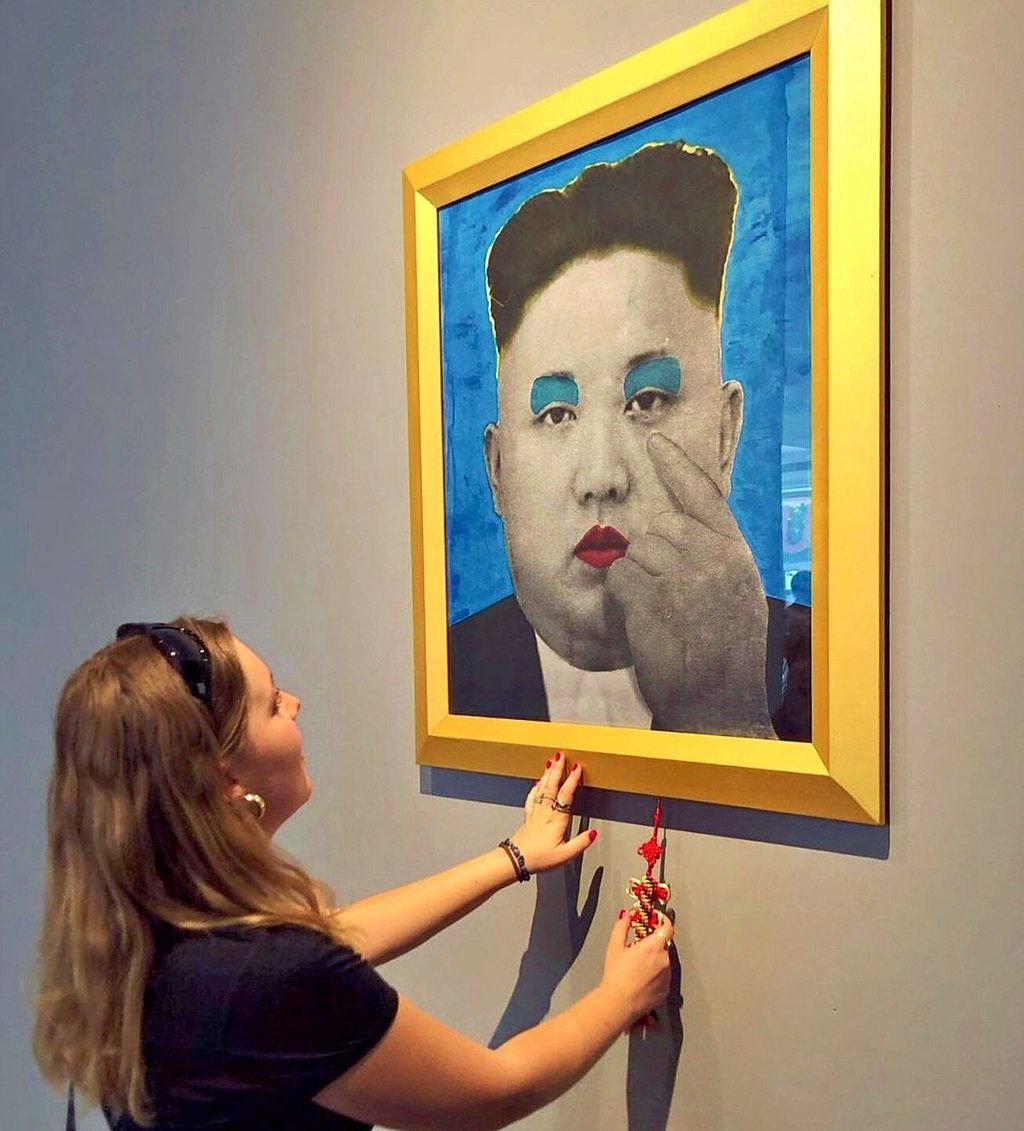 Irgendwie lustig: „Rocketman“ von Sandro Porcu, Siebdruck auf Neopren, handkoloriert, zu sehen in der Kunsthalle Dessau.