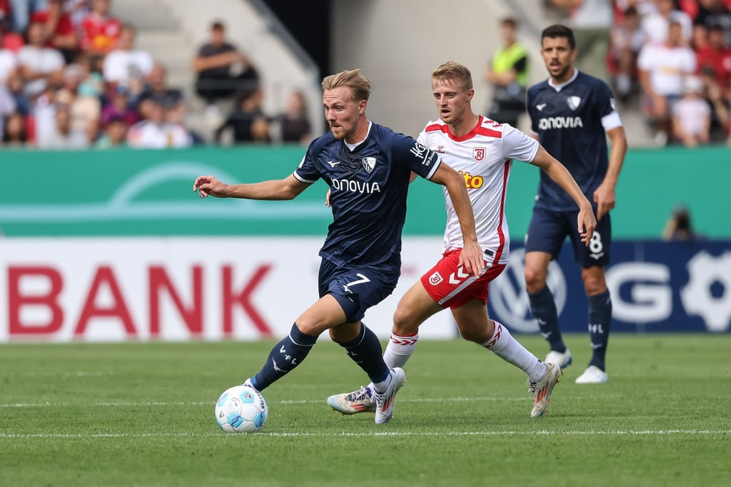 Bochums Lukas Daschner behauptet den Ball.
