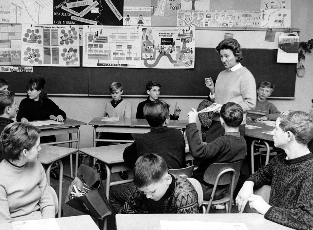Schüler einer Volksschulklasse 1965 in Duisburg. (Archivfoto)