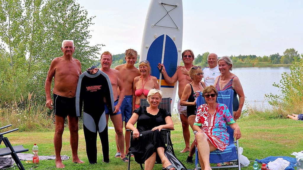 Die Gruppe nennt sich „Badegemeinschaft“, Menschen aus Klietz, Tangermünde, Stendal und Genthin treffen sich regelmäßig zum Baden und Entspannen am Kiessee bei Hohengöhren. Sie wissen zu schätzen, dass sie idyllische Plätze vor der Haustür finden können.