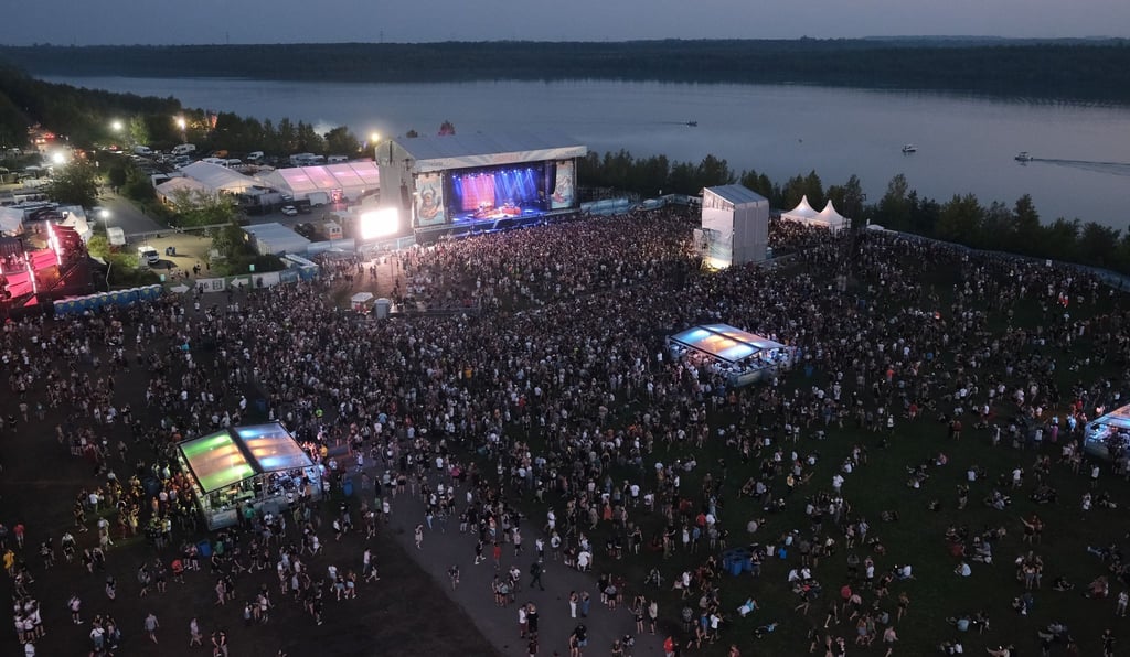 The festival by Lake Störmthaler attracts tens of thousands of visitors.