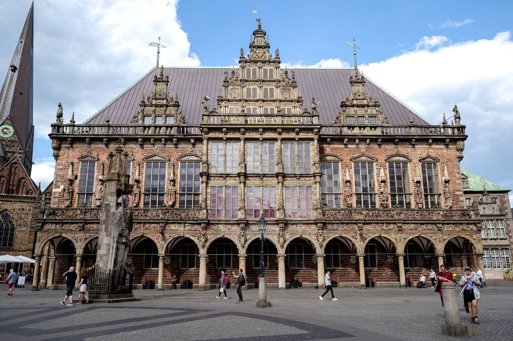 Bundeskanzler Olaf Scholz hat Bremerinnen und Bremern zu ihrer Einbürgerung im Rathaus gratuliert (Archivfoto)