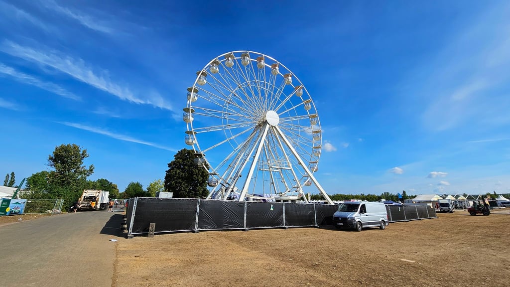 Ursachenforschung: Ermittler suchen weiter nach den Gründen des Brandes eines Riesenrads auf dem Highfield-Festival.
