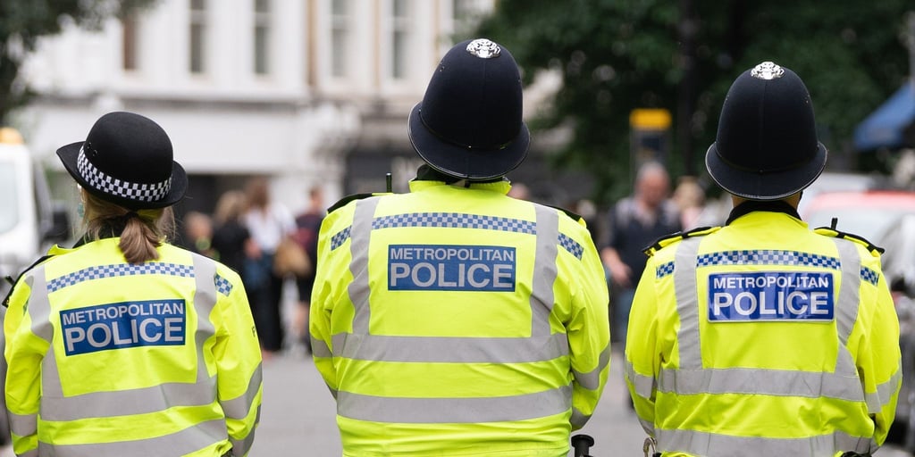 Briten sollen Macheten und Zombiemesser bei der Polizei abgeben.