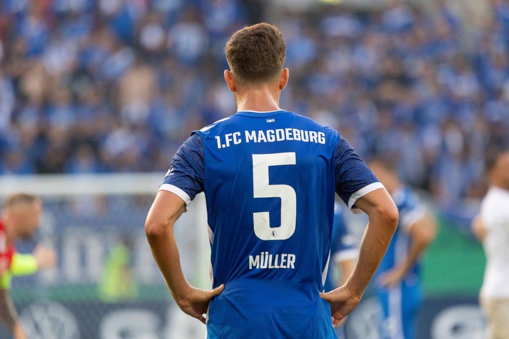 Der 1. FC Magdeburg blamiert sich bei den Kickers Offenbach.