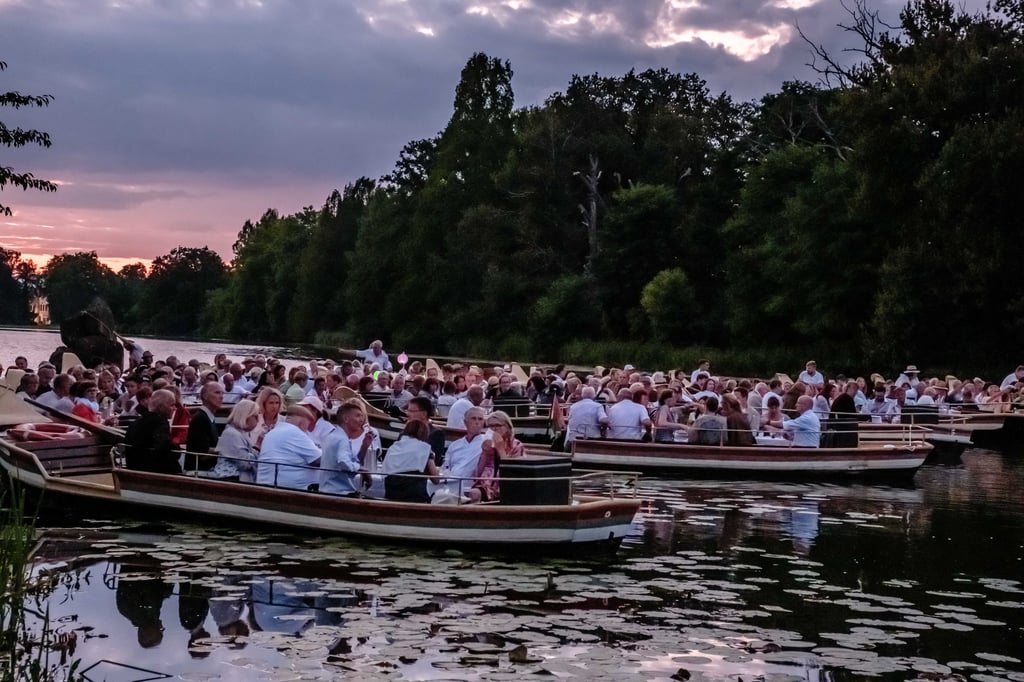 Das Wörlitzer Gartenreich ist immer wieder für Neuentdeckungen gut. Da staunen alle Besucher wie hier beim Vulkanausbruch 2024.