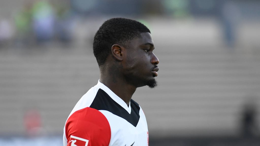 Eric Dina Ebimbe ist - noch - Spieler von Eintracht Frankfurt.