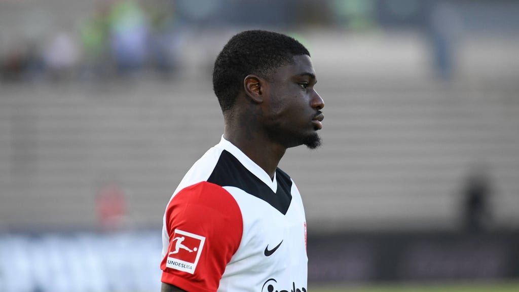 Eric Dina Ebimbe ist - noch - Spieler von Eintracht Frankfurt.