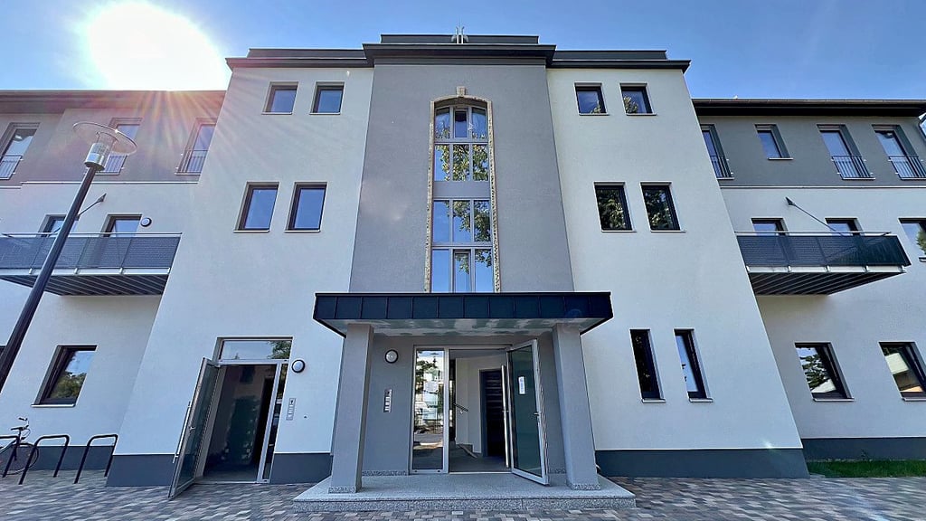 Das Verwaltungsgebäude des alten Wolfener Krankenhauses wurde zum wahren Hingucker.