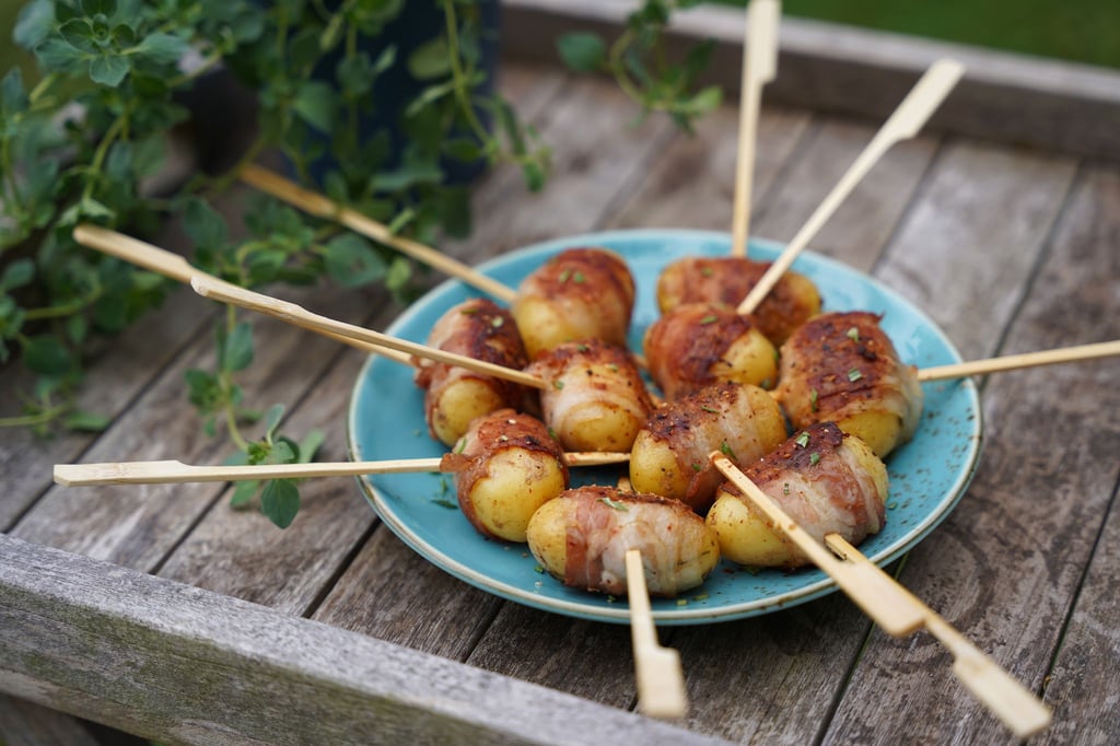 „Grillinge“: Das ist die Bezeichnung für in Speck eingerollte und am Spieß gegrillte Drillinge.
