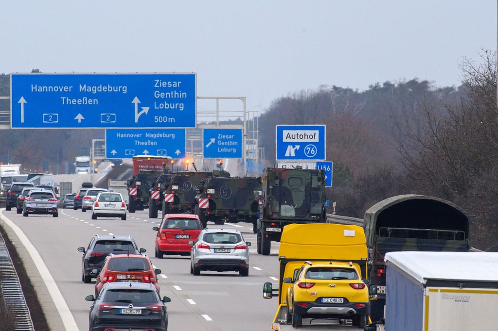 Am Dienstag durchfährt eine Bundeswehrkolonne das Land Sachsen-Anhalt.
