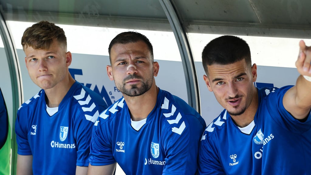 Philipp Hercher (l.) und Andi Hoti (r.) fehlten im Kader des 1. FC Magdeburg beim DFB-Pokl-Aus in Offenbach.