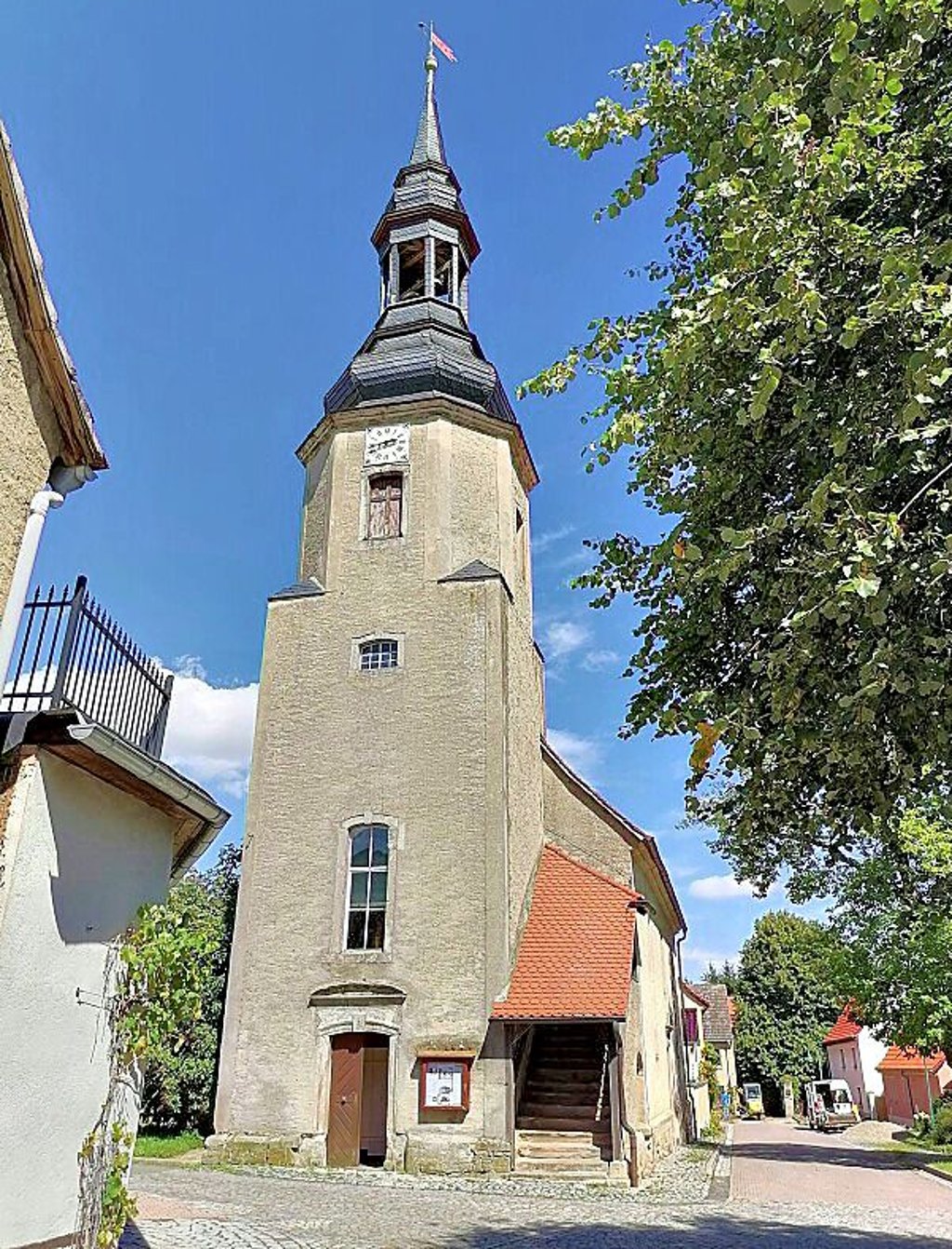 Die evangelische St.-Margarethen-Kirche in der Ortsmitte von Braunsroda.