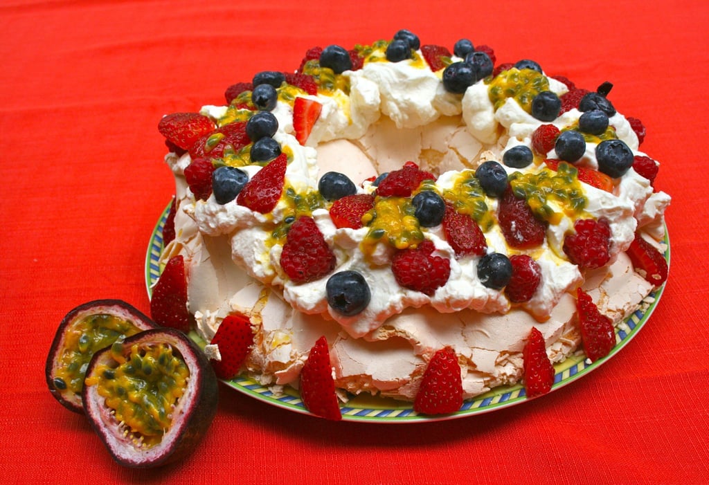 Sieht nach was aus: das schaumig-sahnig-fruchtige Dessert Pavlova. (Archivbild)