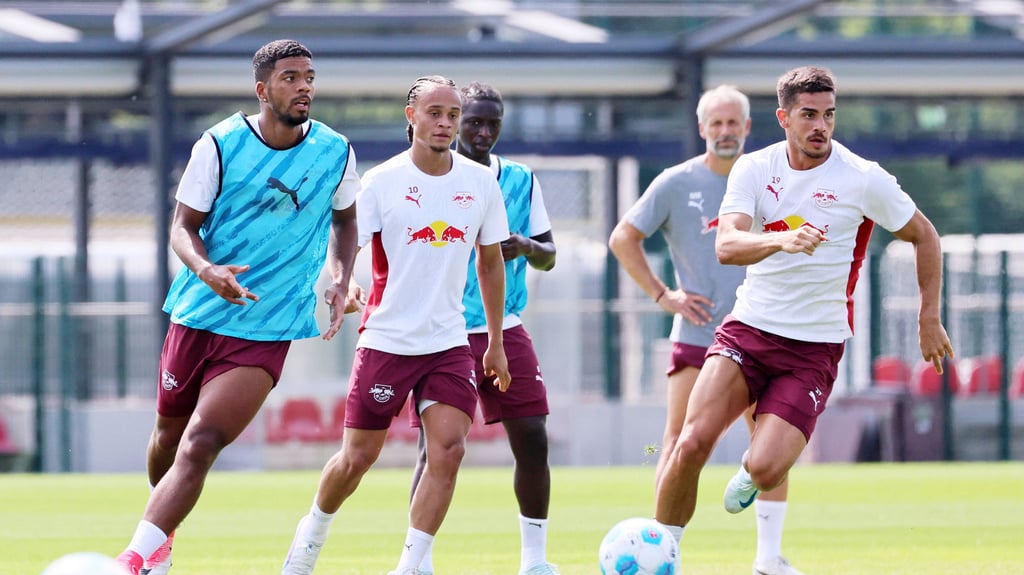 André Silva (r.) trainiert bei RB fleißig mit, hat aber keine Zukunft am Cottaweg.