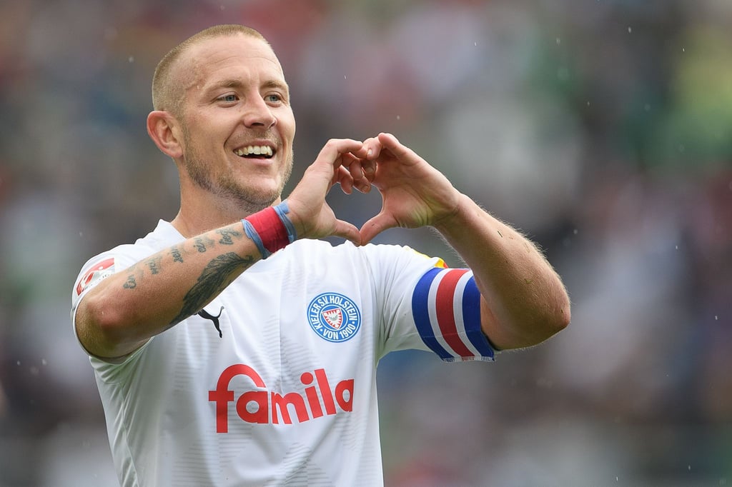 Sieht im 1. FC Heidenheim ein Vorbild: Kapitän Lewis Holtby von Bundesliga-Aufsteiger Holstein Kiel. (Archivbild)