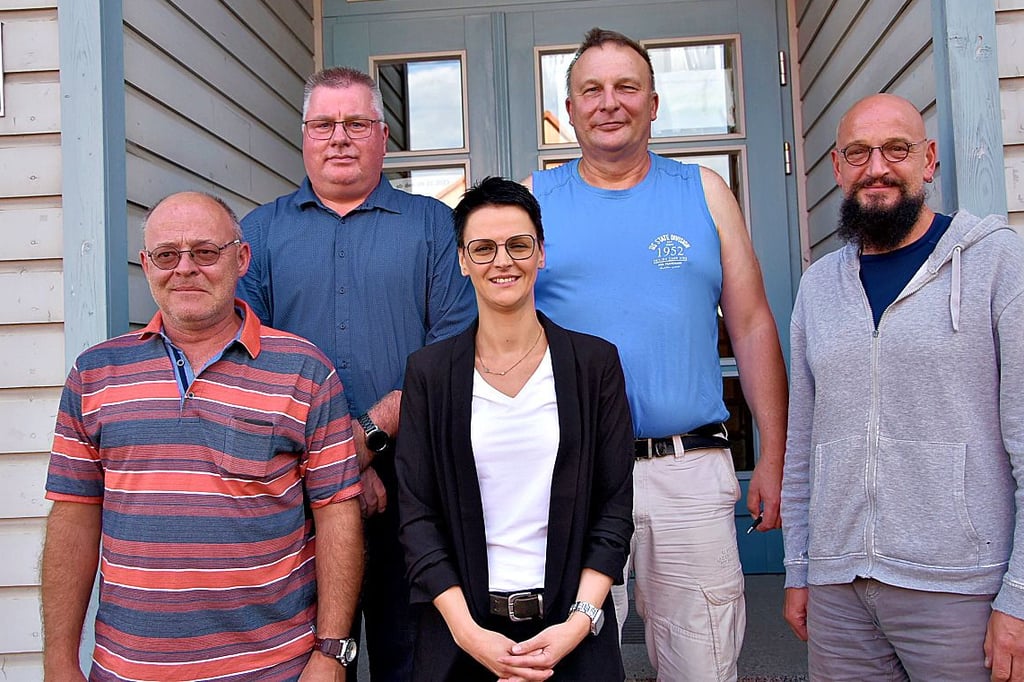 Der neue Ortschaftsrat Elbingerode: (vorne, von links) Ronald Gernitz, Sandra Berke und Ernst-Ulrich Wachter sowie (hinten, von links) Michael Suchland und Holger Voigt