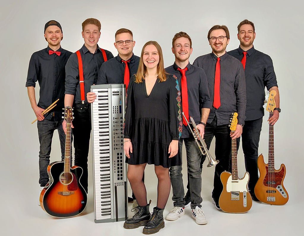 Die Partyband Tick2Loud aus der Altmark spielt Sonnabend ab 20 Uhr in Redekin beim Sommernachtsball.