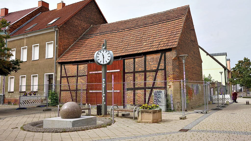 Ehemaliger Bauernhof in Wolmirstedts Innenstadt wird abgerissen.