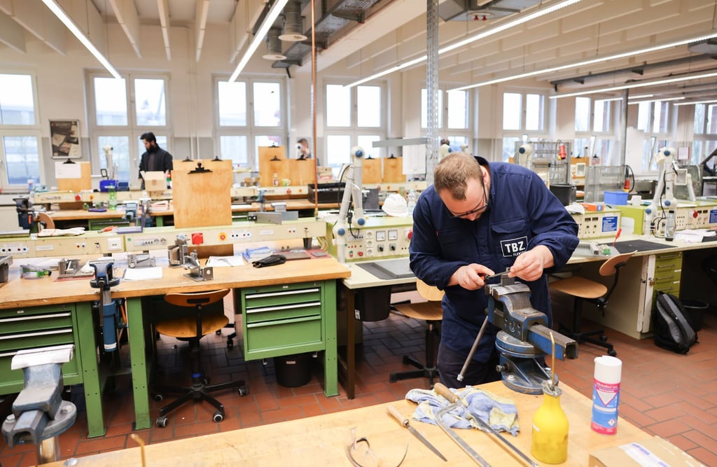 Die meisten Azubis sind zufrieden mit ihrer Ausbildung. Es gibt aber deutliche Unterschiede zwischen den Berufsgruppen. (Archivbild)