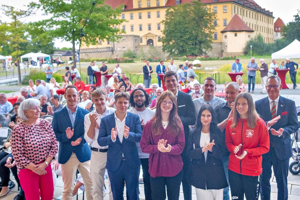 Zeitzer Sportler wurden im Schlosspark Moritzburg für ihre Leistungen geehrt.