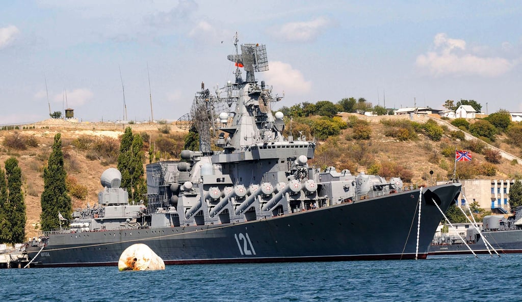 Der russische Raketenkreuzer "Moskwa", das Flaggschiff der russischen Schwarzmeerflotte, wurde nach ukrainischen Angaben kurz nach Kriegsbeginn mit einer Neptun-Rakete versenkt. Nun soll diese Rakete bei einem Angriff auf eine Treibstofffähre im Hafen Kawkas eingesetzt worden sein. (Archivbild)