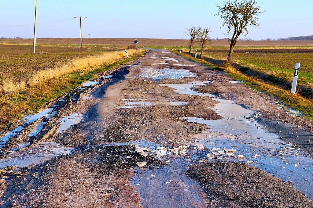 Nun wird die Kreisstraße K1234 zwischen Dalchau und Ladeburg saniert.