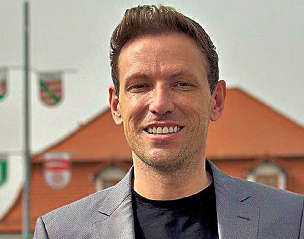 Phillipp-Anders Rau wurde beim Parteitag in Magdeburg auf Platz drei der Landesliste für die Bundestagswahl gewählt. allerdings gibt es Porno-Gerüchte um den Kandidaten der rechtsextremen Partei.