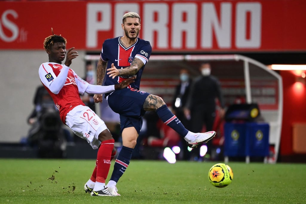 El Bilal Touré (l), hier noch im Trikot von Stade Reims, wechselt zum VfB Stuttgart in die Bundesliga.