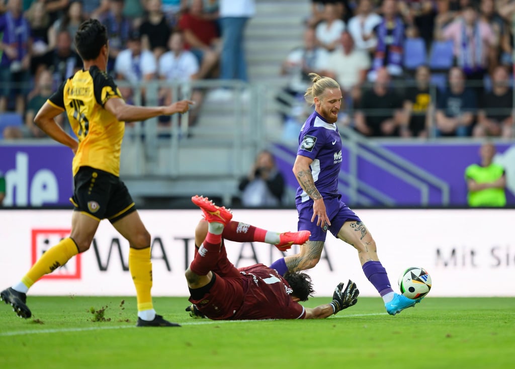 Der Ex-Dredner Marvin Stefaniak trifft für Aue zum 2:0.