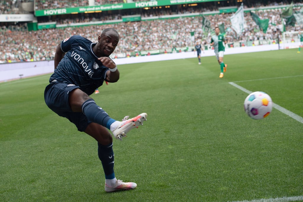 Christopher Antwi-Adjei wechselt kurz vor dem Spiel gegen den 1. FC Magdeburg vom VfL Bochum zum FC Schalke 04.