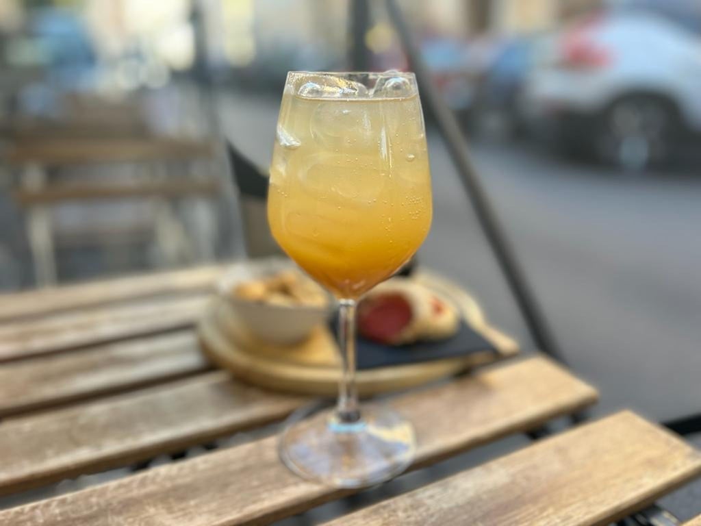 Bei einem Einbruch in Rom las sich ein Dieb in einem Buch über griechische Götter zur Cocktailstunde so lange fest, bis die Polizei kam. (Symbolbild)