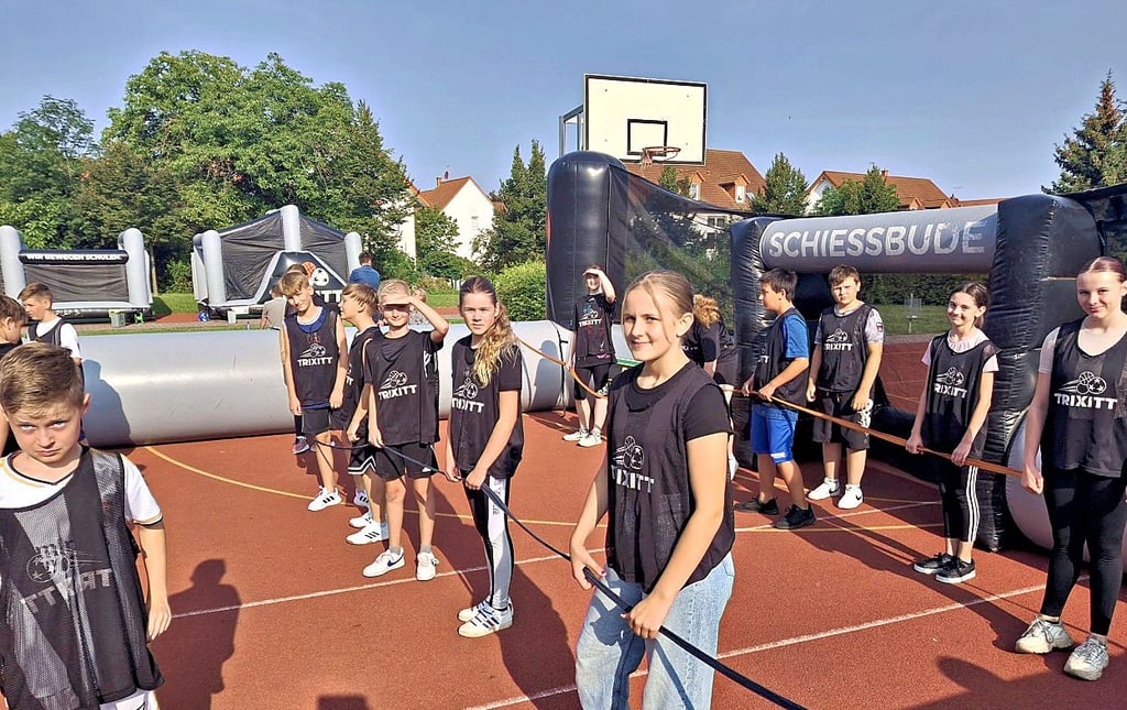 Teamgeist war auch in der „Schießbude“ gefragt.