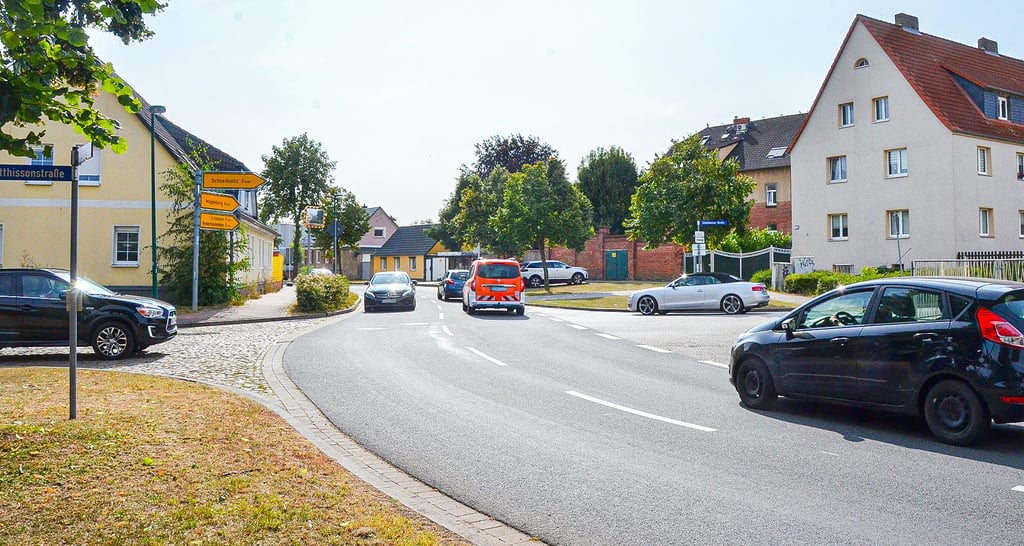 Hätte eine Ampel an der Kreuzung Magdeburger Straße/Wanzlebener Straße in Hohendodeleben am Donnerstag einen Unfall verhindert? Die Stelle gilt als unübersichtlich.