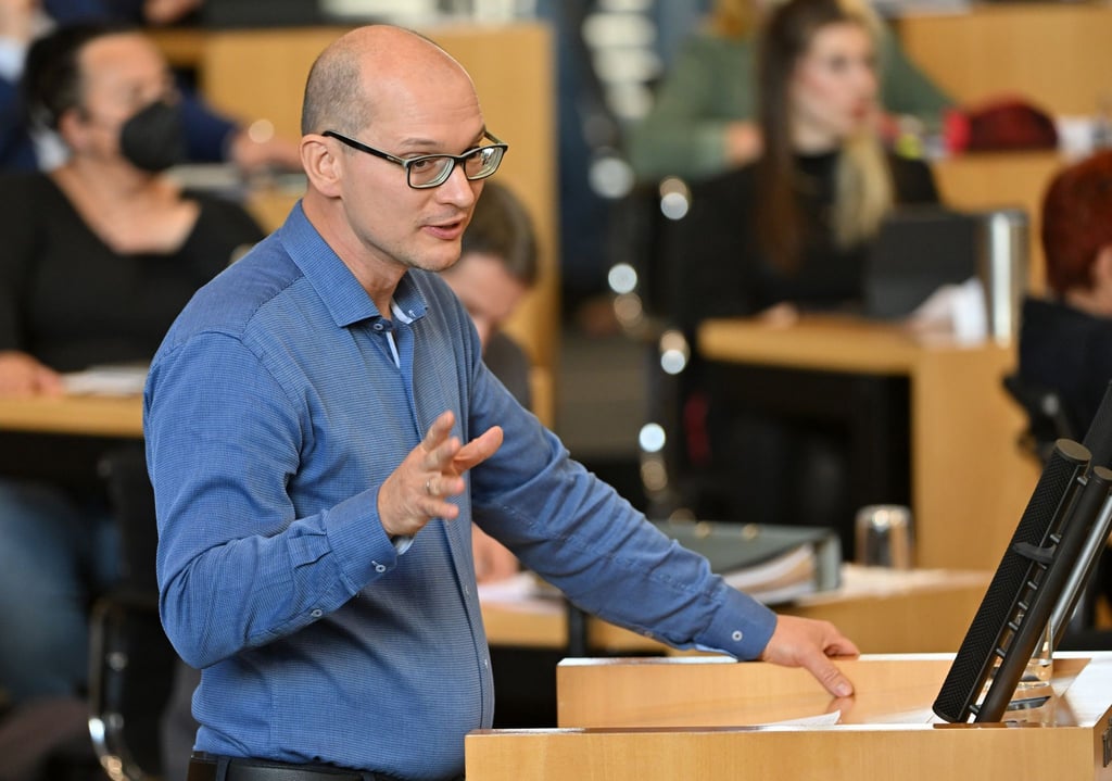 Der Thüringer AfD-Co-Chef Stefan Möller nimmt seinen Parteikollegen und Landrat Robert Sesselmann in Schutz. (Archivbild)