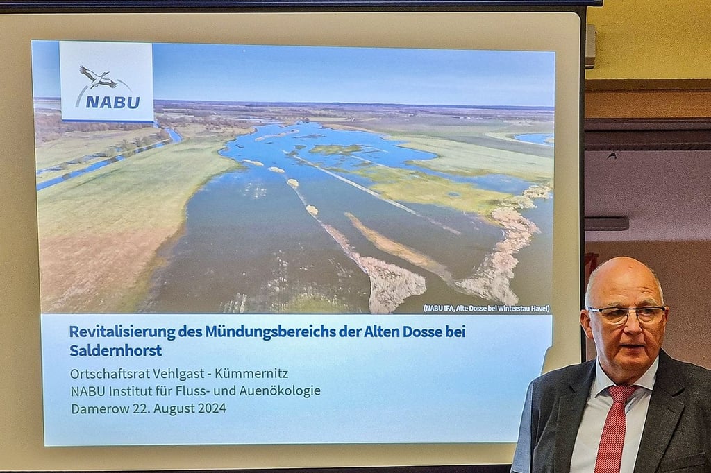 Rocco Buchta stellte auf der Ortschaftsratssitzung in Damerow das Nabu-Projekt für die Alte und Neue Dosse bei Saldernhorst/Vehlgast vor. Das Foto zeigt die Alte Dosse beim Winterstau der Havel, linkerhand ist die Neue Dosse zu sehen. Die Alte Dosse war einst übrigens das Strombett der Elbe.