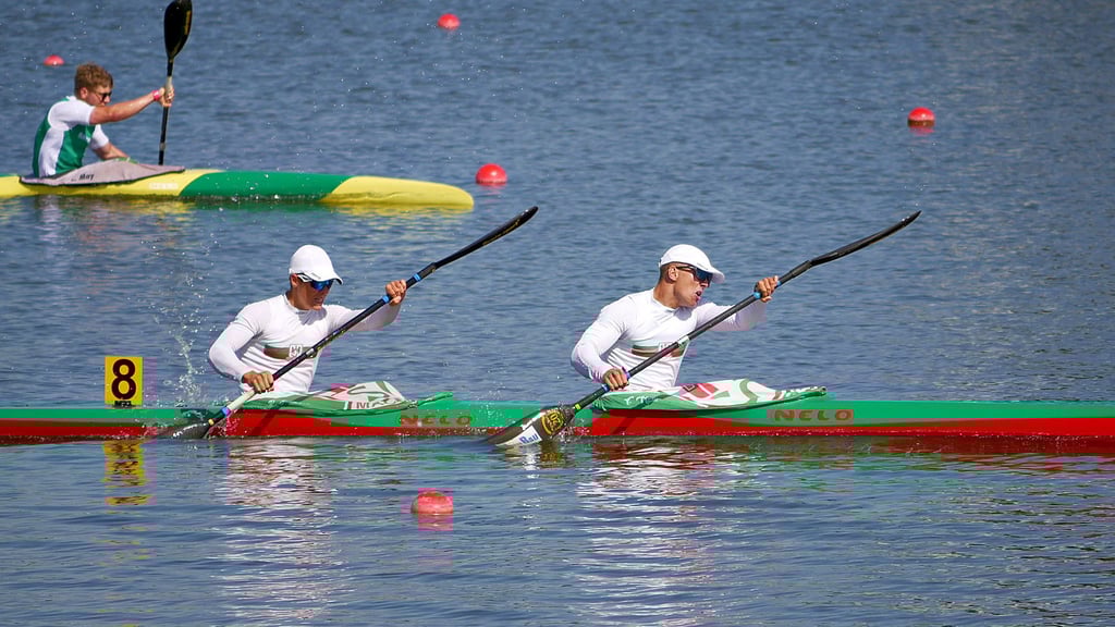 Pepe Schröter (l.) und Tony Heitmann triumphierten im Jugend-K2 über 1.000 Meter.
