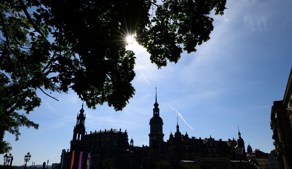 Hochsommerliche Temperaturen heizen am Wochenende noch einmal den Sachsen ein.