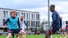 Amadou Haidara (r.), Nicolas Seiwald (l.)und Kevin Kampl im Training bei RB Leipzig.