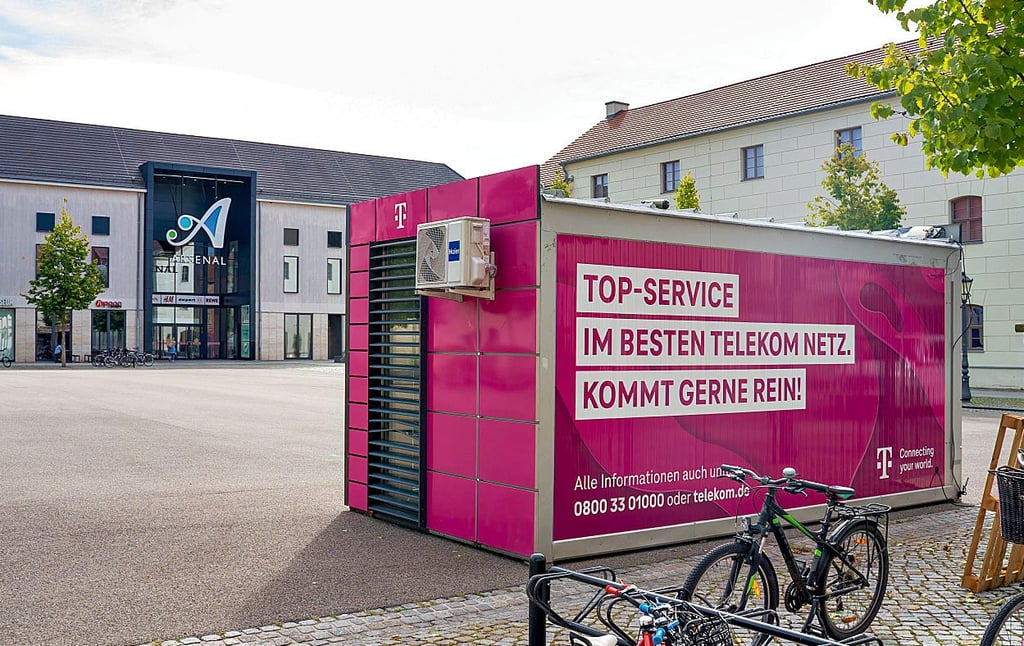 Nicht zu übersehen: Telekom-Container am Arsenalplatz.