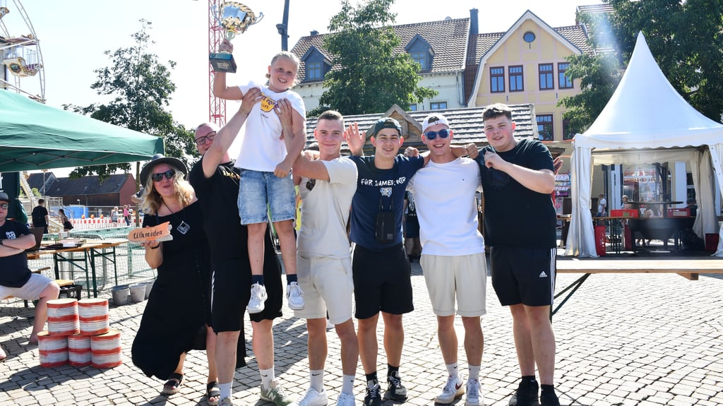 Das Team aus Uthmöden jubelt über den erneuten Titel als Stadtmeister 2024.