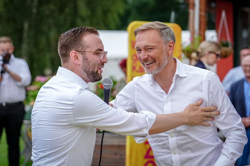 Fordert Teilnahme der FDP an Fernsehdebatte: Brandenburgs FDP-Spitzenkandidat Zyon Braun (links). Kritik kommt auch vom Bundesvorsitzenden Christian Lindner. (Archivbild)