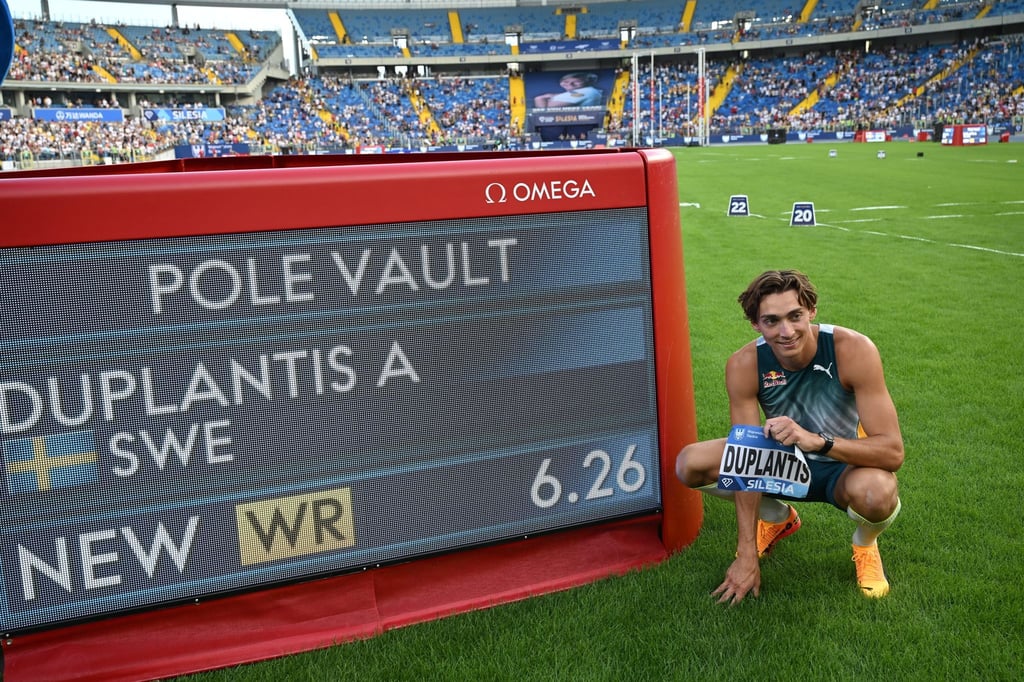 Armand Duplantis sprang schon seinen dritten Weltrekord in dieser Saison.