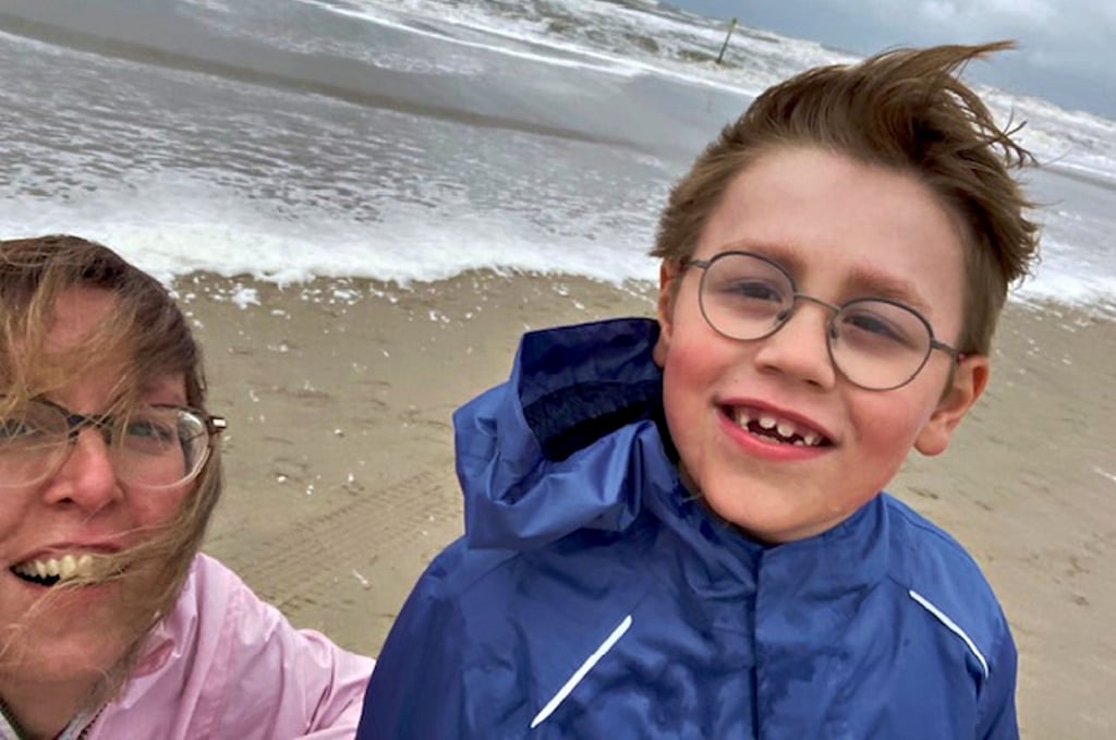 Nicole Senf und Sohn Joshua aus Wolfen am geliebten Meer. Ob er dort mal schwimmen wird?