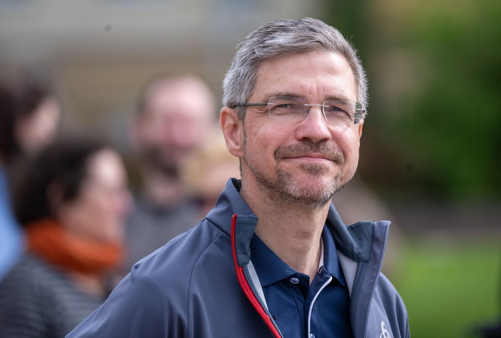 Potsdams Oberbürgermeister Mike Schubert (SPD) kämpft gegen den Vorwurf der Vorteilsnahme an. (Archivbild)