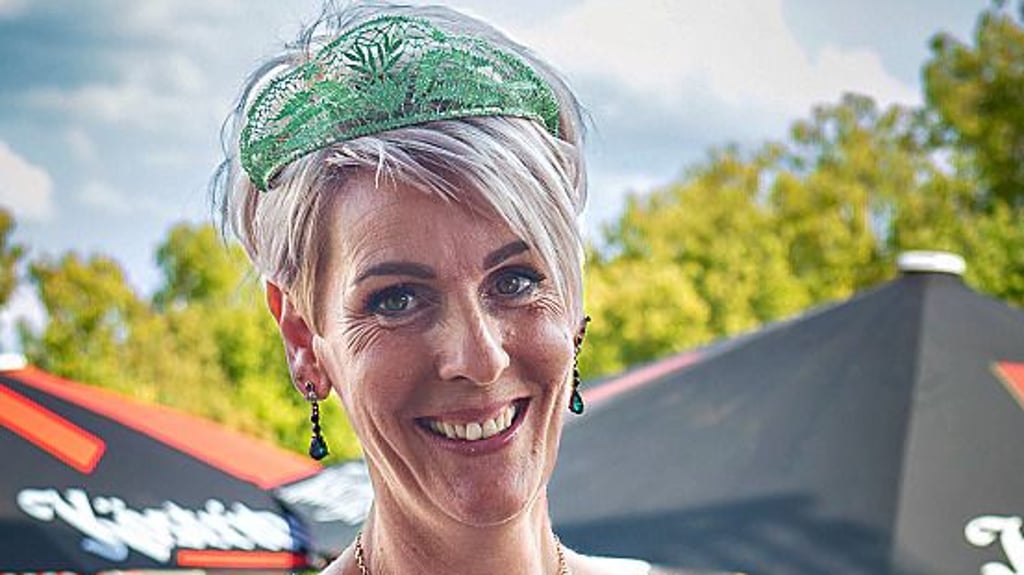 Gommerns Gurkenkönigin bis 2025, Diana II., nimmt ihre neue Ehre ernst.