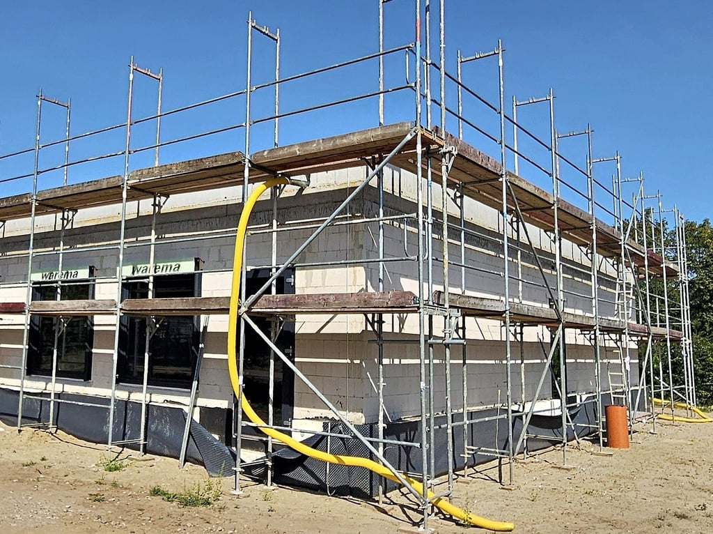 Auf der Südseite des Geländes der Regenbogenschule Magdeburg entsteht ein Neubau. In diesem soll der Berufsschulbereich der Förderschule untergebracht werden.