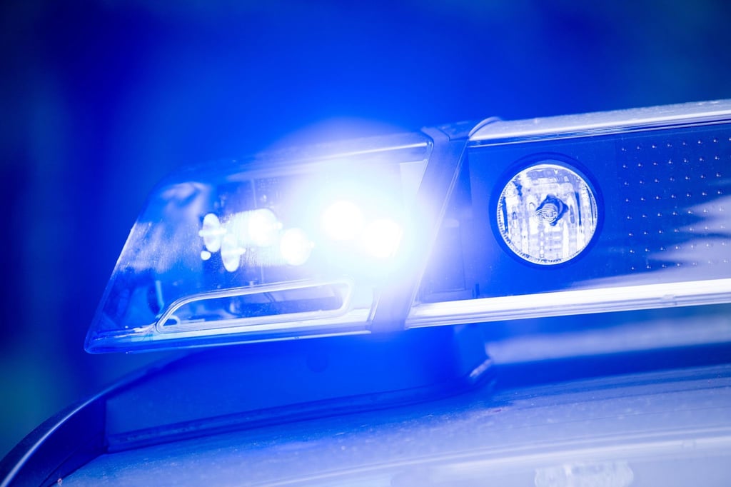Sieben Menschen werden bei zwei Unfällen auf der Autobahn 31 bei Emden verletzt. (Symbolbild)
