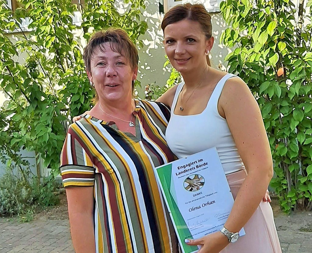 Ehrenamtskoordinatorin Desdimona Wiegmann (l.) und Olena Orhan, eine der ehrenamtlich Engagierten in der Arbeit mit Zugewanderten.